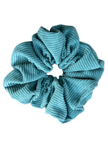 Load image into Gallery viewer, ELEANOR VELVET SCRANCHIE